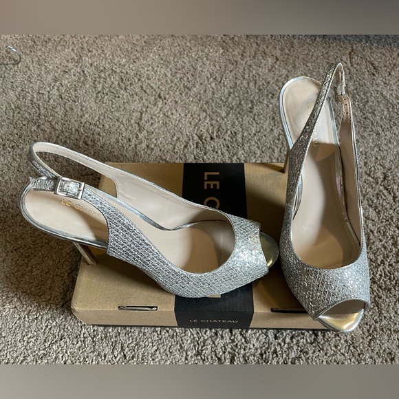 Le Château silver heels - Picture 1 of 9